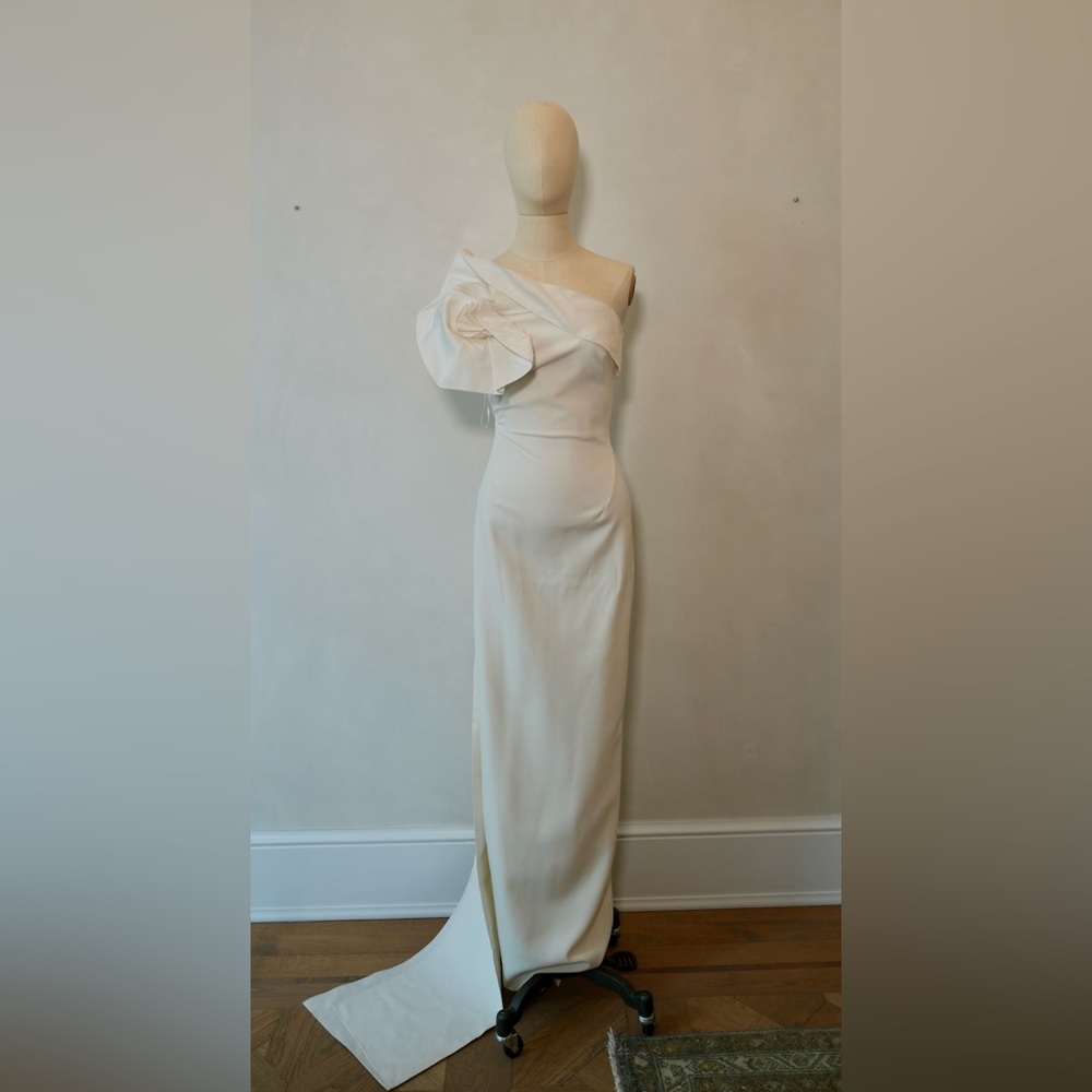 Chic Strapless Cream Dress